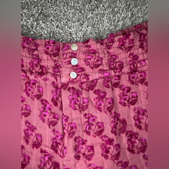 Zara Pink Floral Textured Shorts - Picture 3 of 7